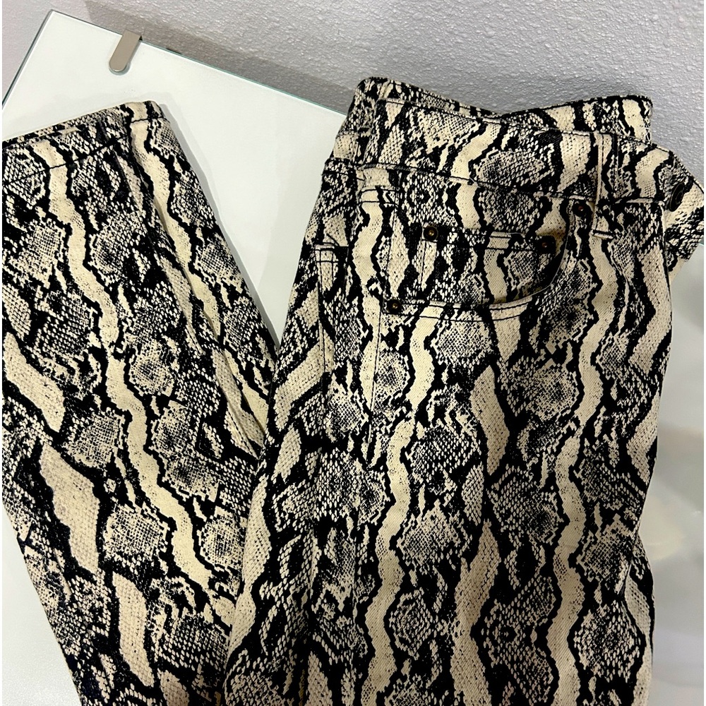 Snake print skinny jeans, wild fable size 2!